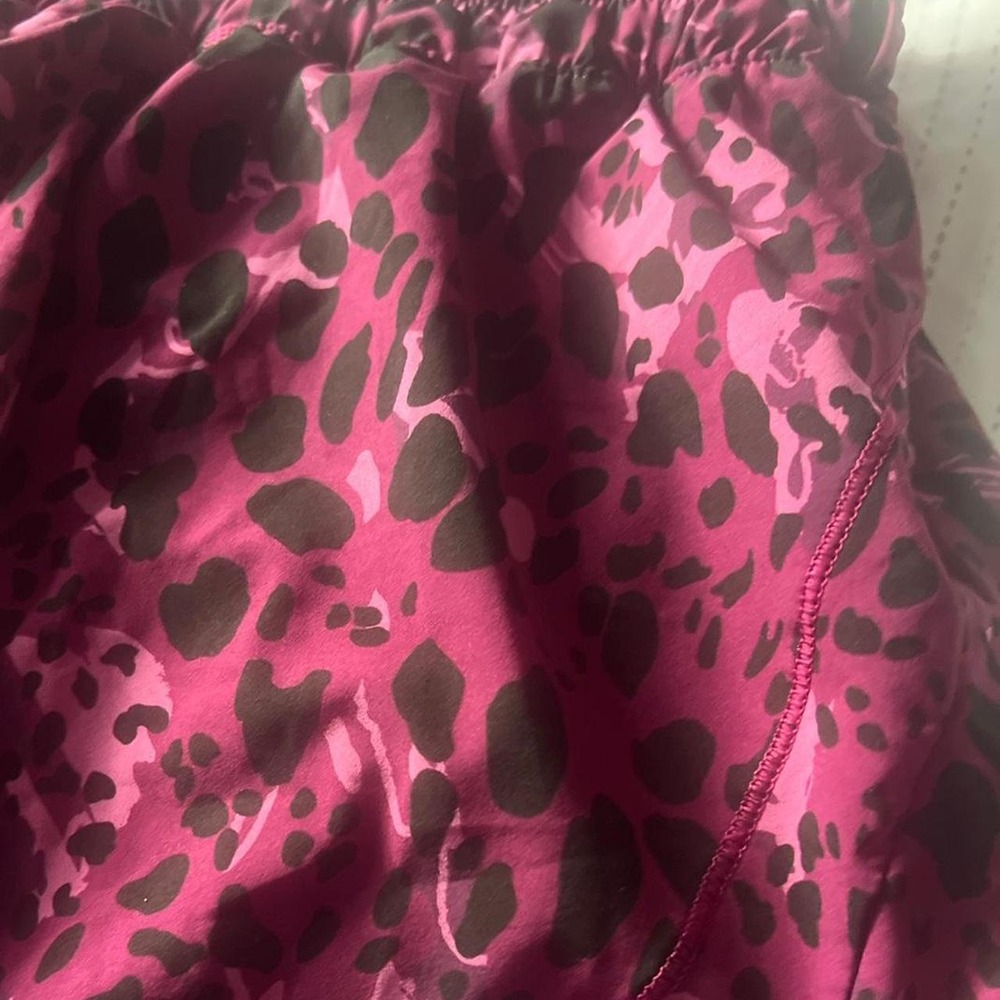 Lululemon Women Purple Black Animal Print Activewear Shorts W7BOLS Size 4 - Picture 4 of 8